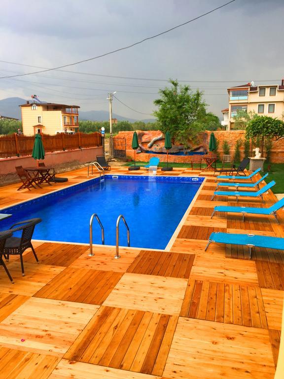 Flora Iznik Hotel & Suites Exterior photo