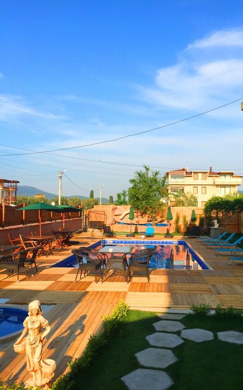 Flora Iznik Hotel & Suites Exterior photo